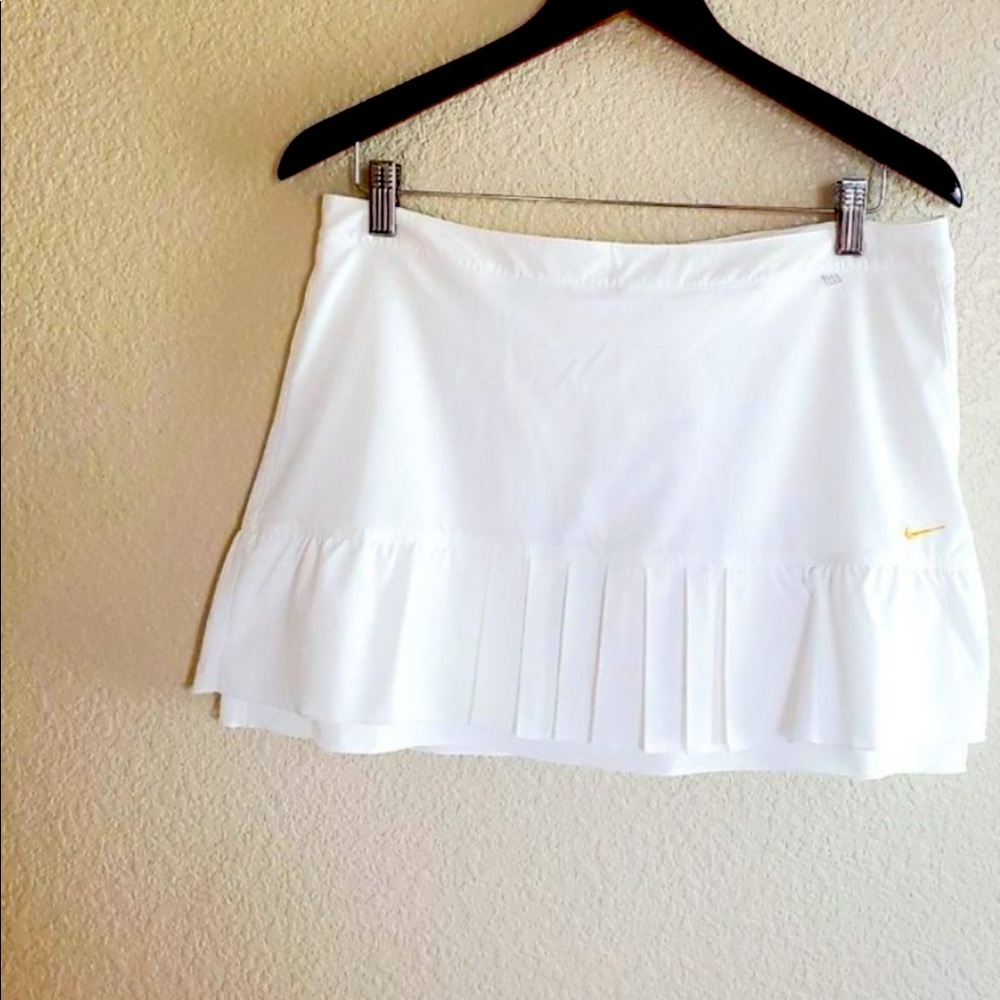 NIKE DRI FIT	PLEATED TENNIS/GOLF SKORT	6